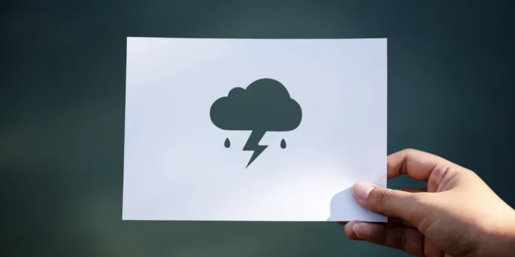 Floating device turns raindrops into electricity