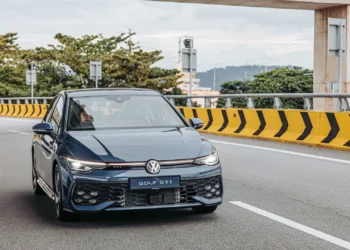 Volkswagen stops production at German site for first time