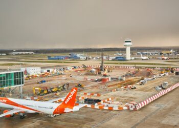 Environmental campaigners begin legal challenge against expansion of UK airport