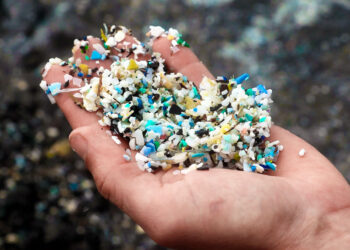 Microplastics are leaking invisible chemical clouds into water