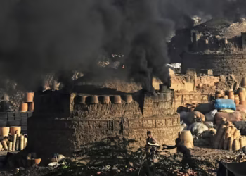 With monitors and lawsuits, Pakistanis fight for clean air – CNA