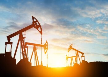 Oil Prices Edge Lower as Imminent U.S. Santions Constrain Iranian Energy Trade