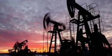 Global Oil Benchmarks Fall 2.5% as Middle East Export Recoveries Ease Supply Anxiety
