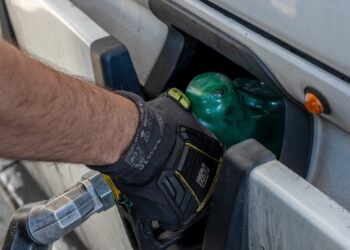 Developing Asian Nations Sour on USD 7.4 Billion Spot LNG Bill as Hormuz Disruptions Escalate Fuel Shifts