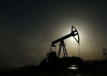 Brent Crude Surges Past USD 99 as Strait of Hormuz Escalation Drives Supply Fears
