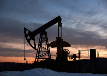 Oil Prices Rise as Supply Risks Intensify