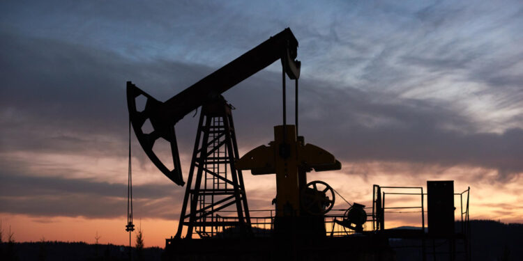 Oil Prices Rise as Supply Risks Intensify