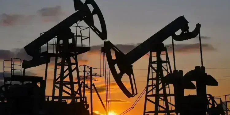 Oil Prices Ease on Diplomatic Progress, but Middle East Supply Risks Persist