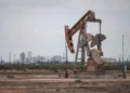 Oil Prices Fluctuate as Iran Threats Persist Despite Recovery in Gulf Crude Exports